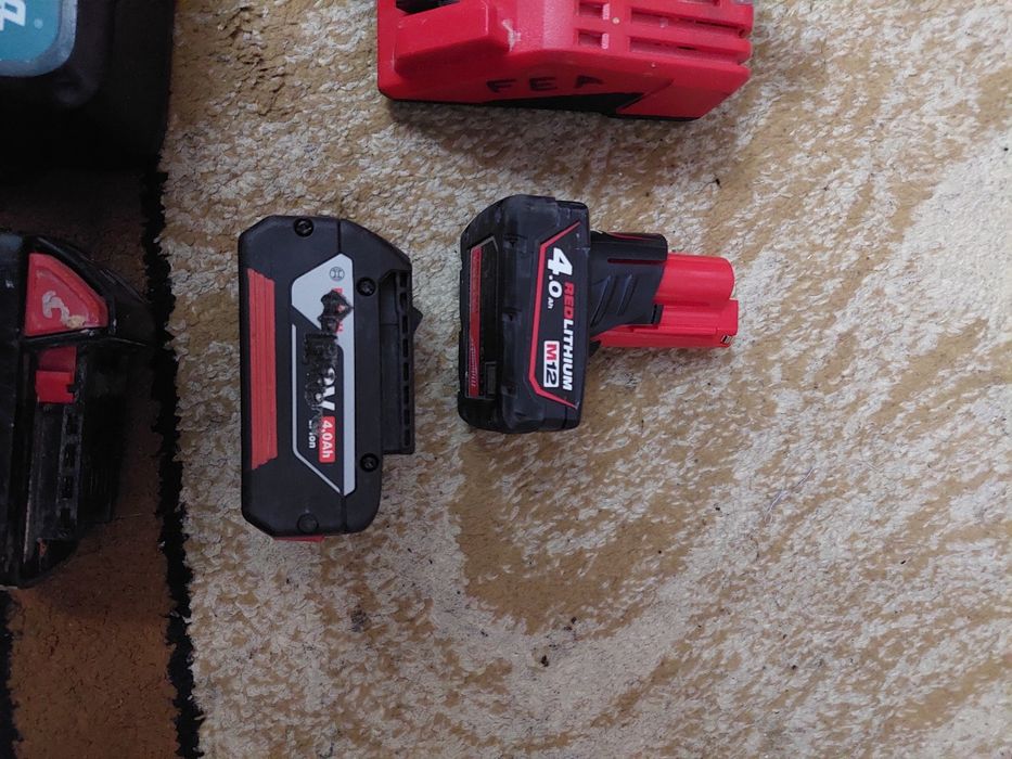 Încărcător makita,milwaukee și acumulatori