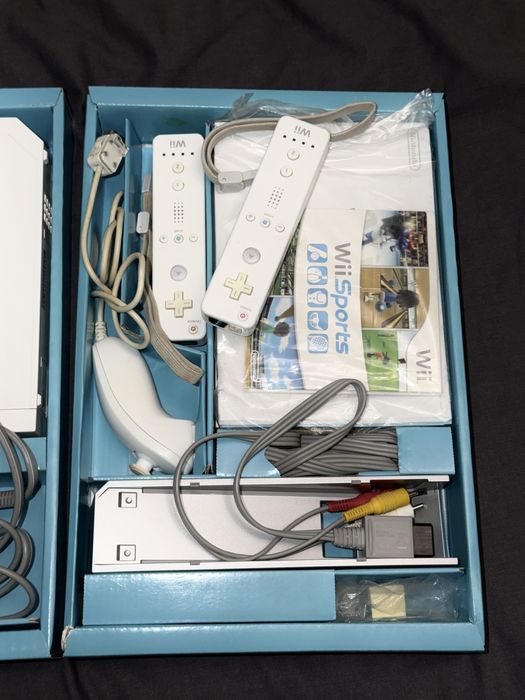 Consola Nintendo WII + 2 controllere + Nunchuck + jocuri