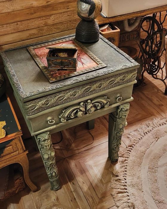 Тоалетка с богати орнаменти