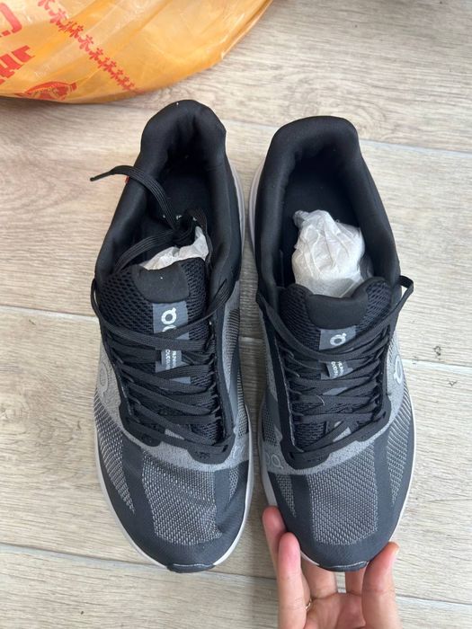 кроссовки On  Размер 41 на 40