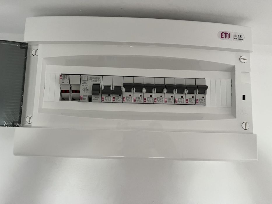 Electrician Bacău – Intervenții rapide și montaj