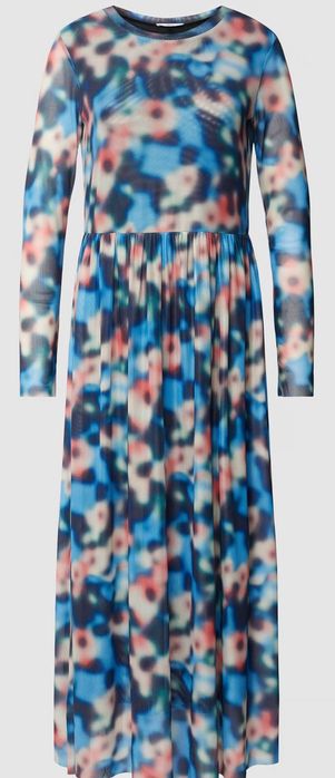 Дълга рокля с ръкав