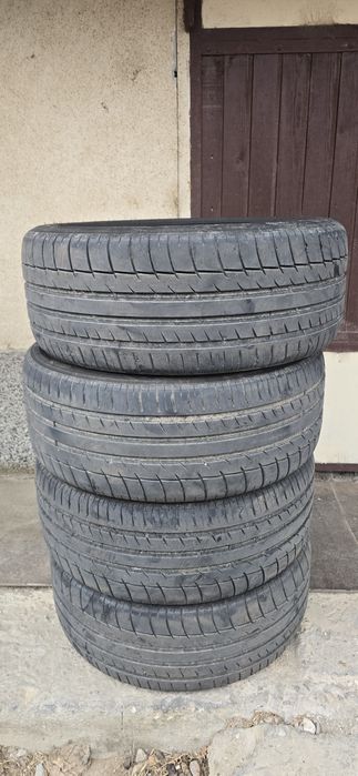 Продавам 4бр гуми 245 45 18