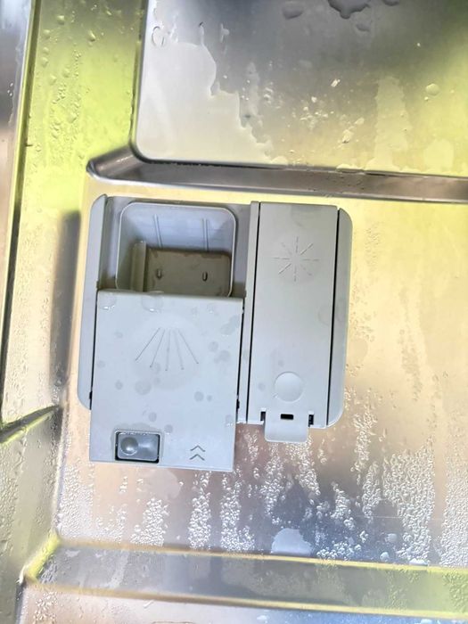 Съдомиялна Sharp