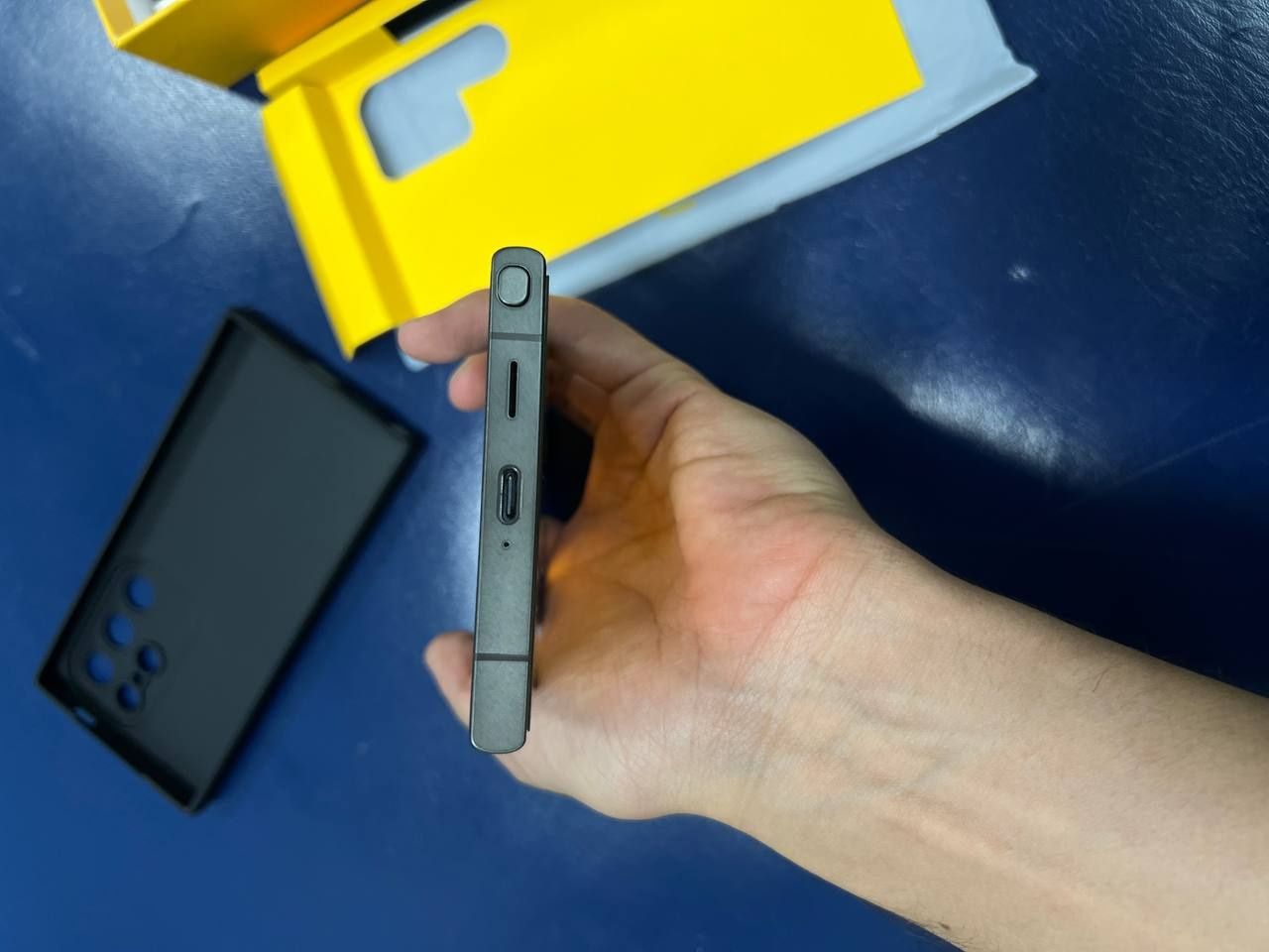 Продаётся смартфон новый realime s24 ultra , коробка и документы имеет