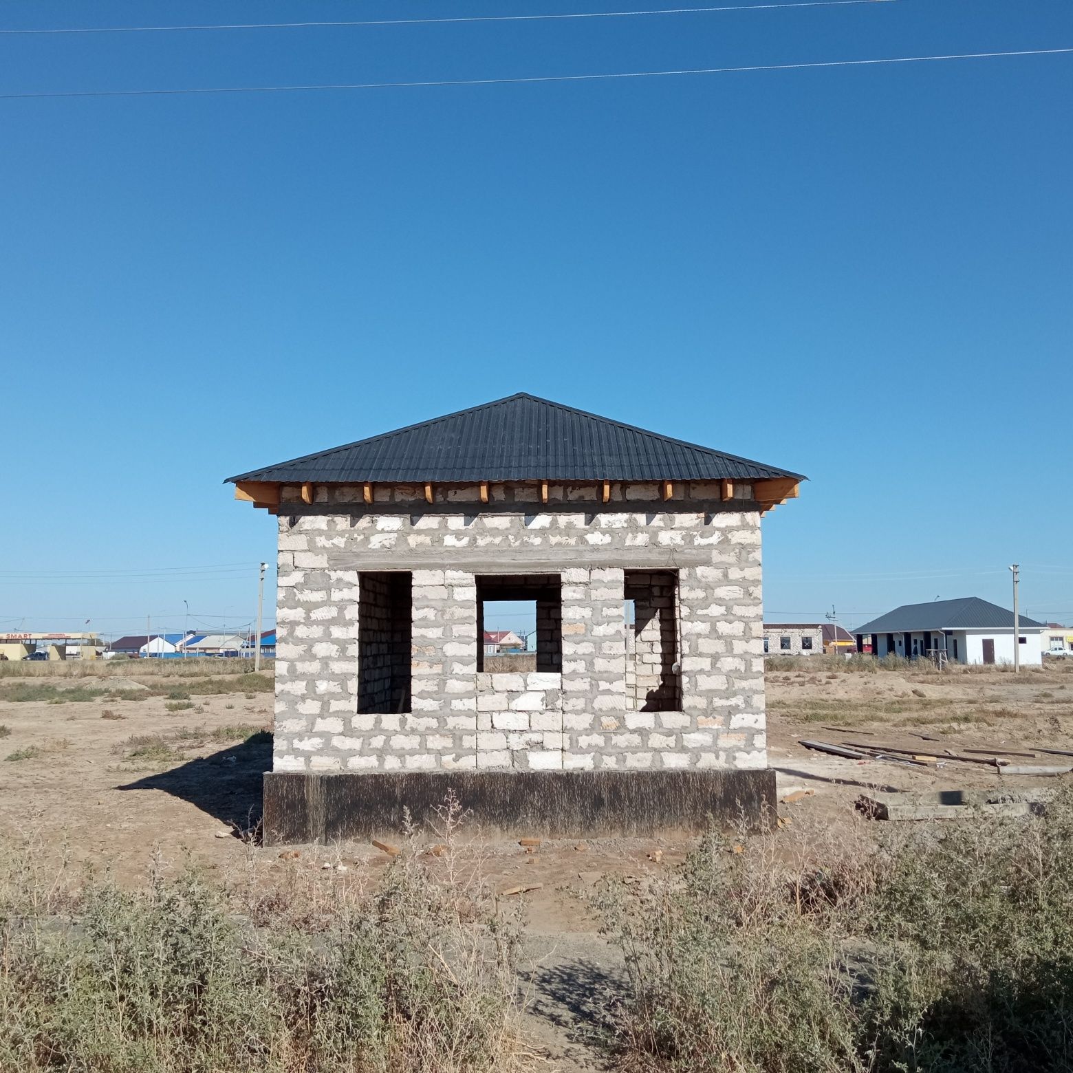 Зем участок с не достроенным домом  8 соток мкр. Водник - 3. 2 - улица