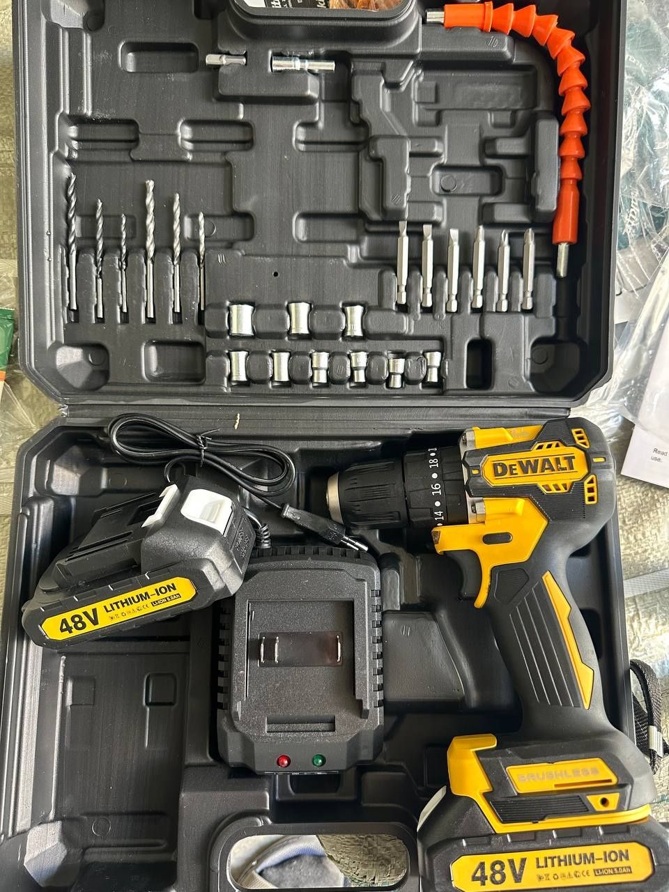 Ударный шуруповёрт Шотичний DeWalt Makita