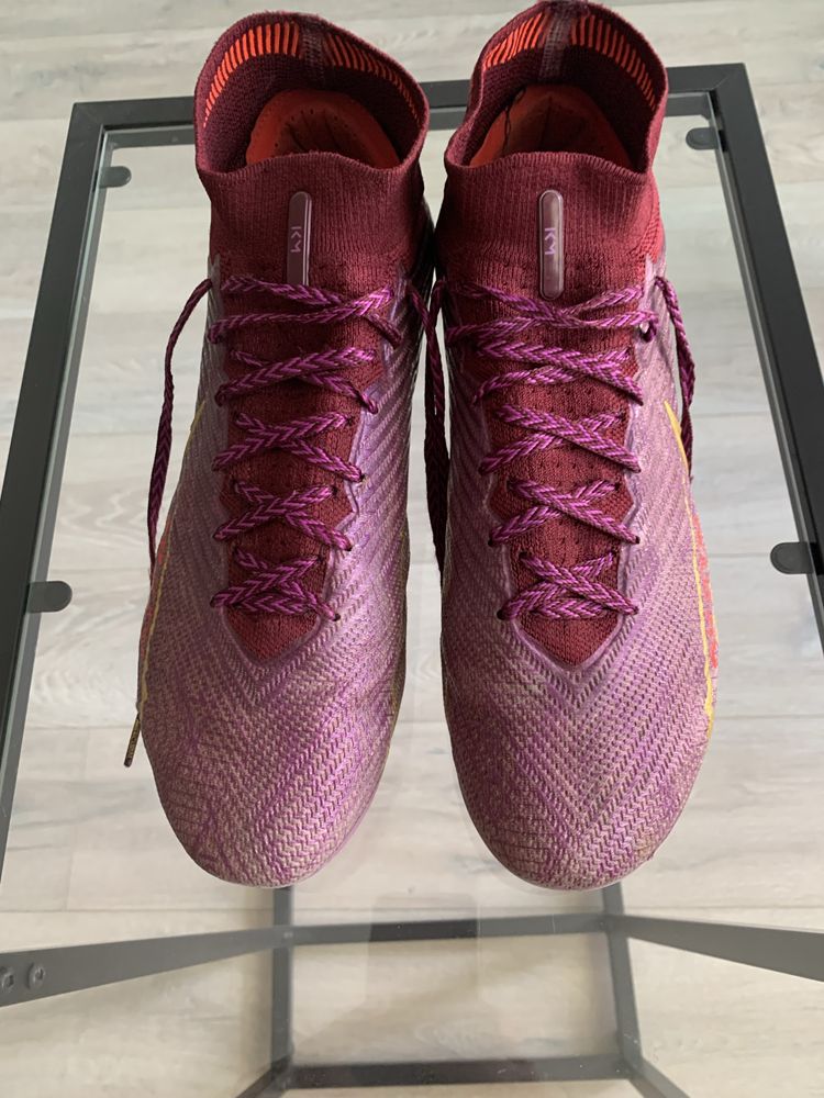 Професионални футболни бутонки Nike acc . Размер 44,5 , 28,5 см . Цена