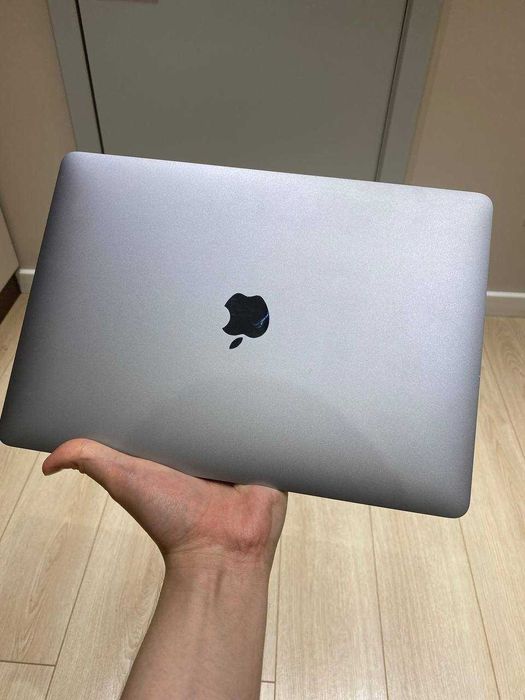 Macbook Air 2021 M1 8 gb(ОЗУ) 256 gb(SSD)