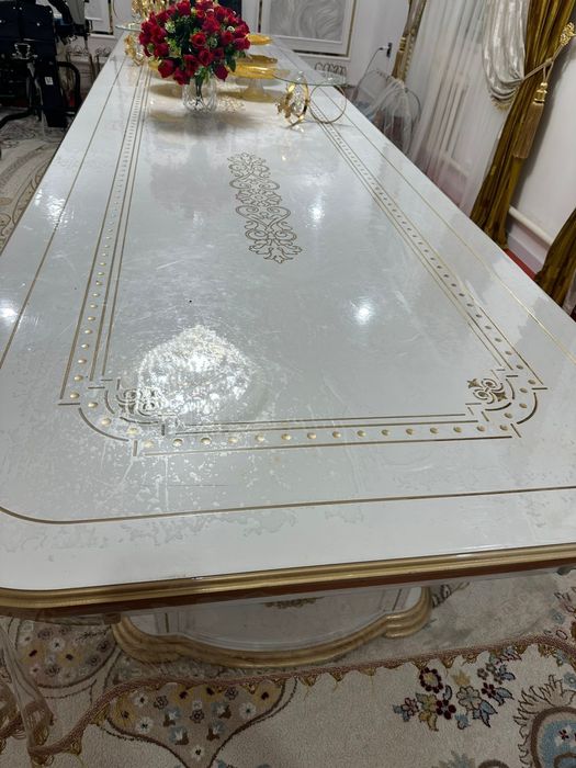 Стол для гостиной