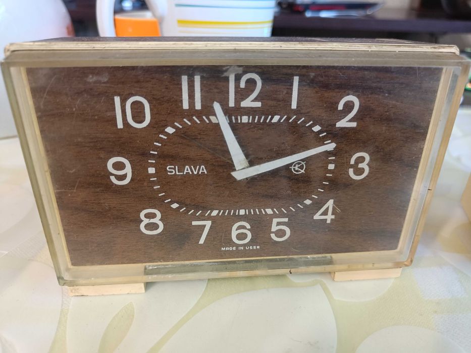 Старинные СССР часы SLAVA и будильник SEVANI