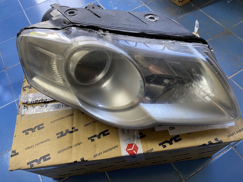 Фарове Valeo за VW Passat B6 - за ремонт