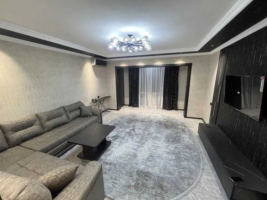 Сдаётся срочно 2- комнатная квартира ул. Бобур 208*