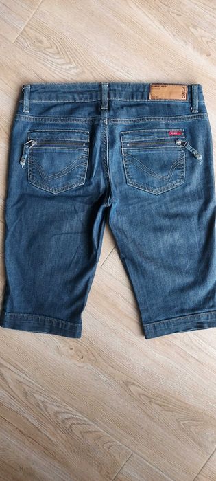 Blugi scurti dama Only, marimea 29, pret 20 lei