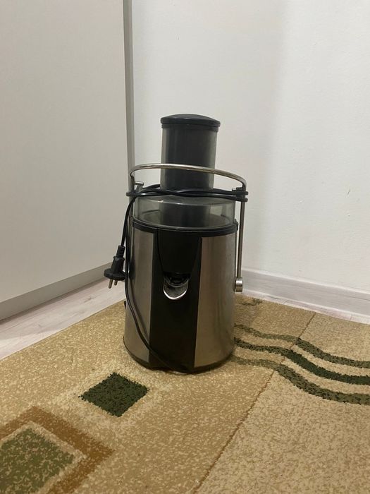 Соковыжималка продам