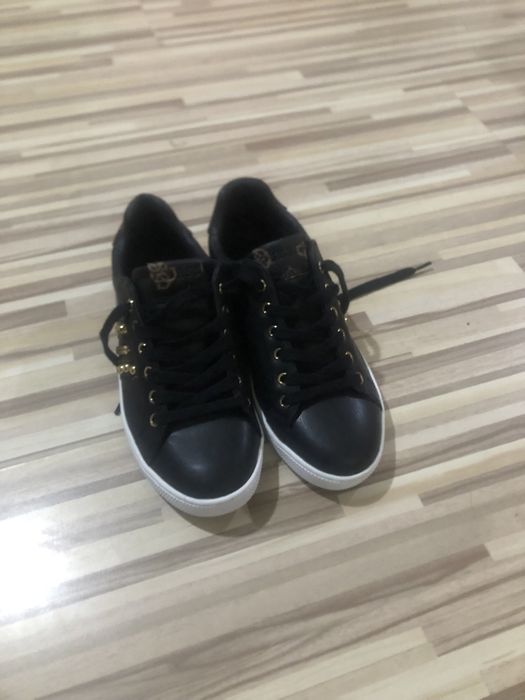 Adidasi Guess marimea 37