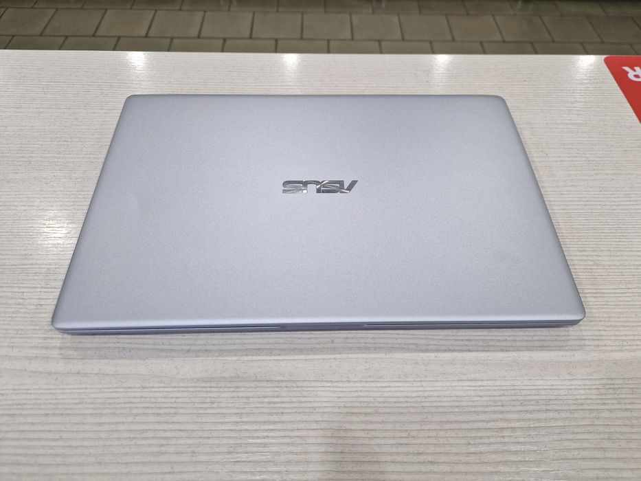 Ультра Asus (Core i7-10 gen, 8 Gb DDR4, 512 Gb SSD)