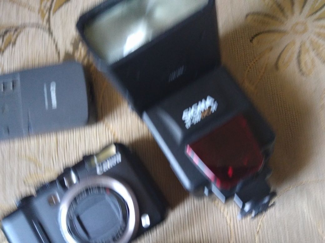 Предлага две редки фото камери  Nikon /Canon