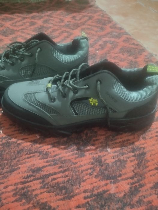 Продам кроссовки 45 размер