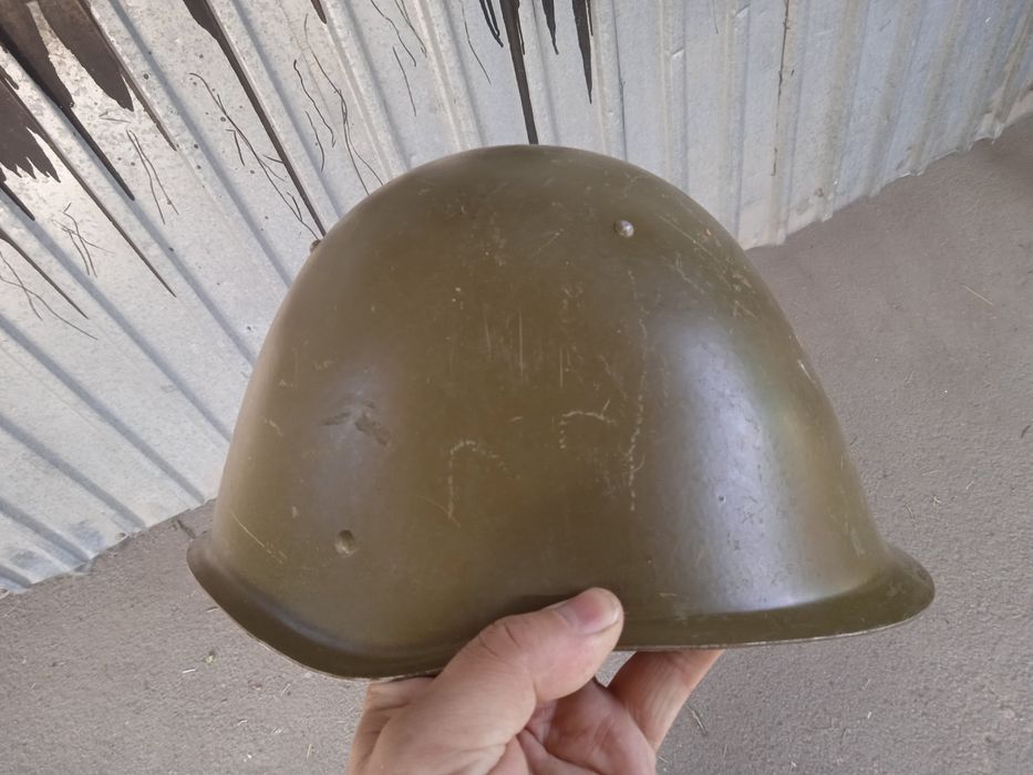 Каска́ советская военная меиаллическая