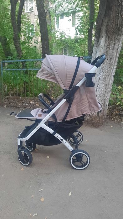 Коляска прогулочная Dearest, бежевая.