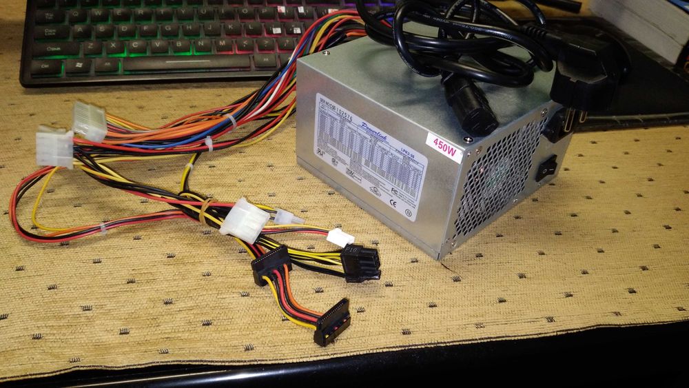Sursa ATX cu conector PCI-E 6+2 pini pt placa video