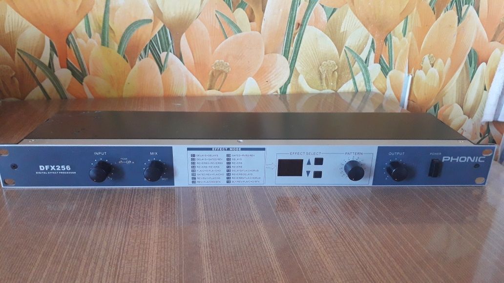 Продам процессор эффектов DFX256