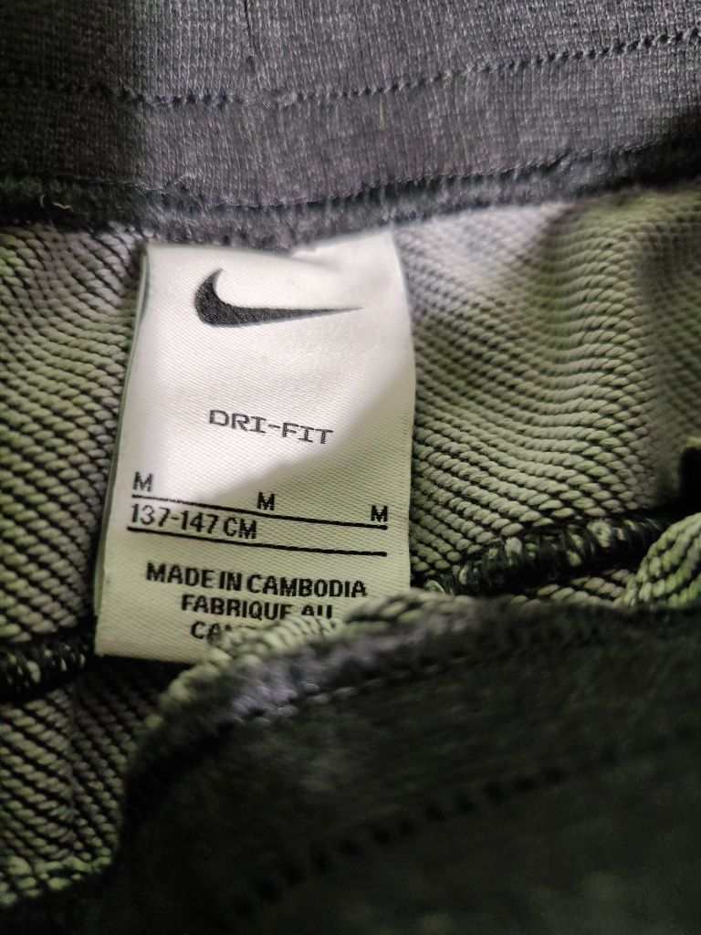 Nike и Ски екип Rossignol за 10-12г.
