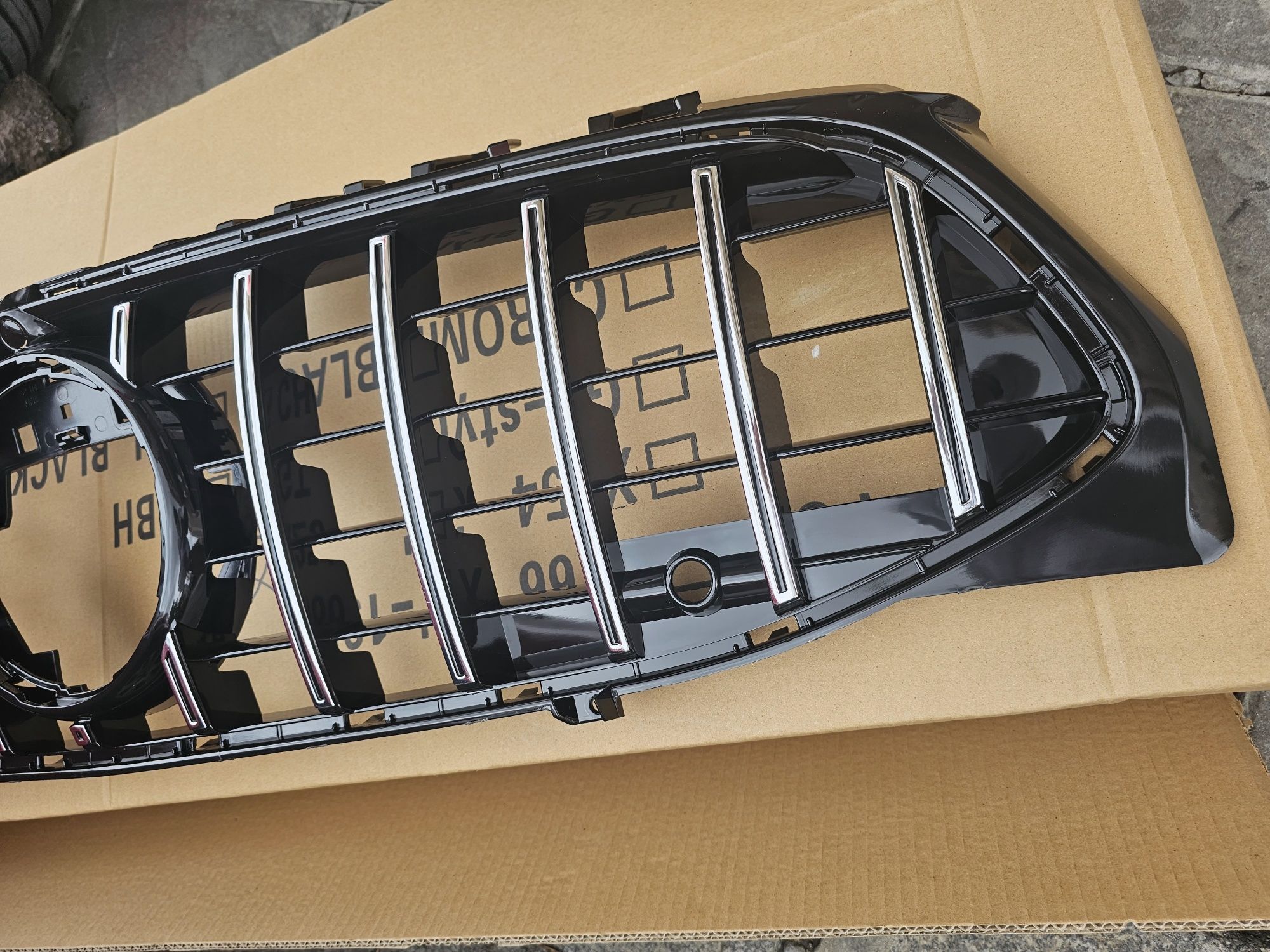 AMG Решетка C118 X118 GTR panamericana Mercedes CLA grill емблема