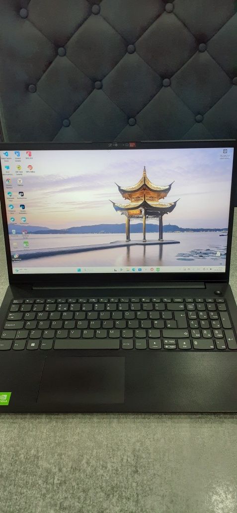 Lenovo notebook sotiladi