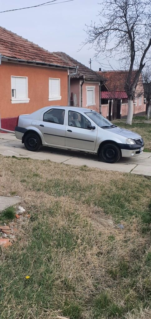 Vând Dacia Logan