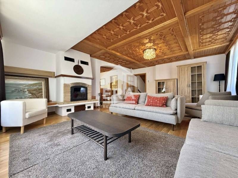 Чаровна къща с голям красиво озеленен двор под наем в кв. Симеоново