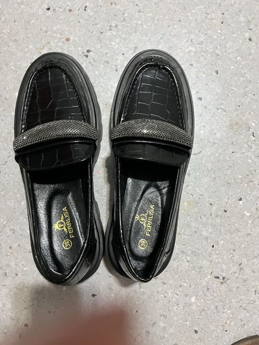 Продам лоферы 39 размера