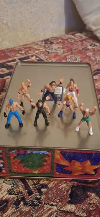 Фигурки на кечисти