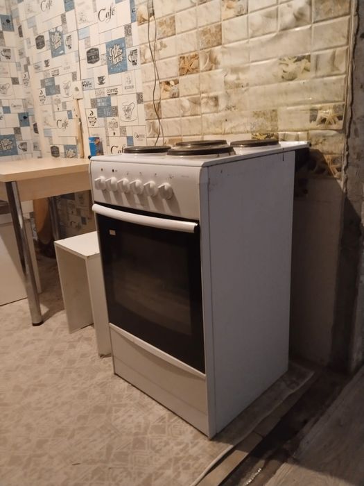 Продам электрическую плиту