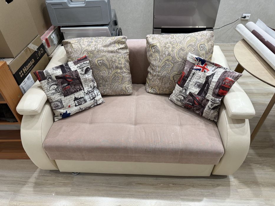 Диван раскладной в хорошем состоянии