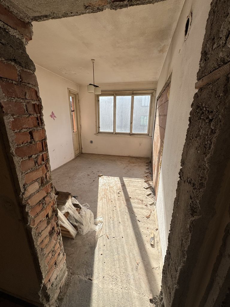 Продава се Четиристаен апартамент в Казанлък - 96 кв.м за 1270 €/кв.м - Снимка #3