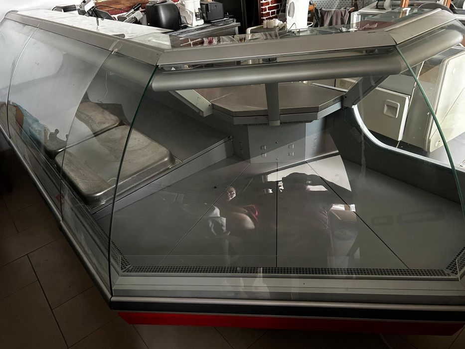 Vitrina orizontala cu colt