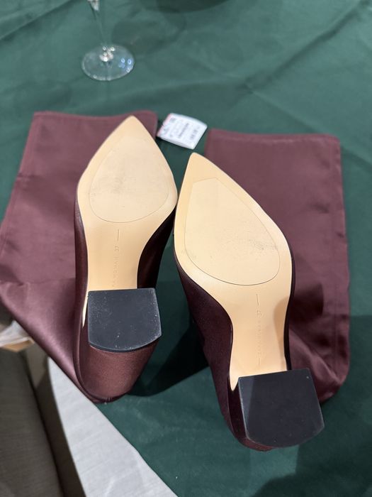 Нови ботуши Zara до коляното на ток, бордо, от твърд промазан плат