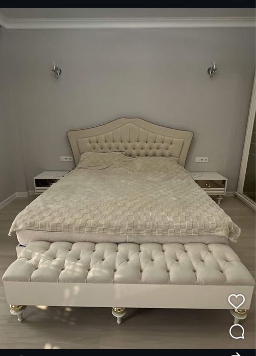 Кровать в спальную с матрасом