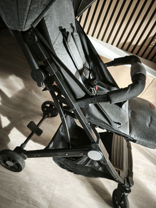 Cărucior tip troler