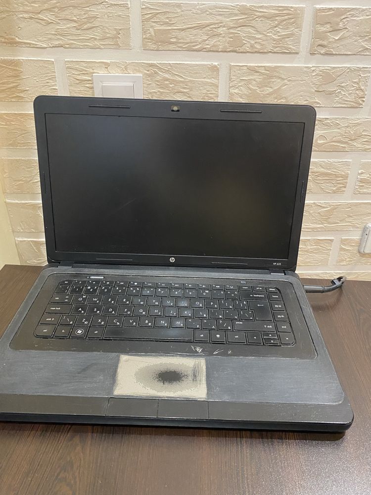 Лаптоп HP 635 с козметнични забележки