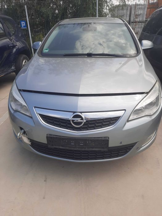 Piese auto Opel Astra J 2012 1.3 1.7 2.0 dci interior exterior