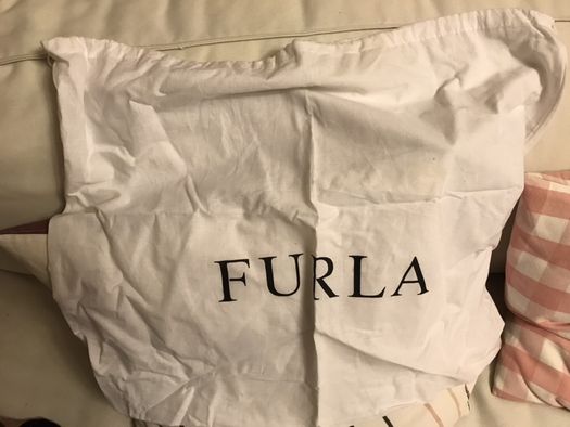Нова оригинална чанта Furla от естествена кожа с оригиналната торбичка