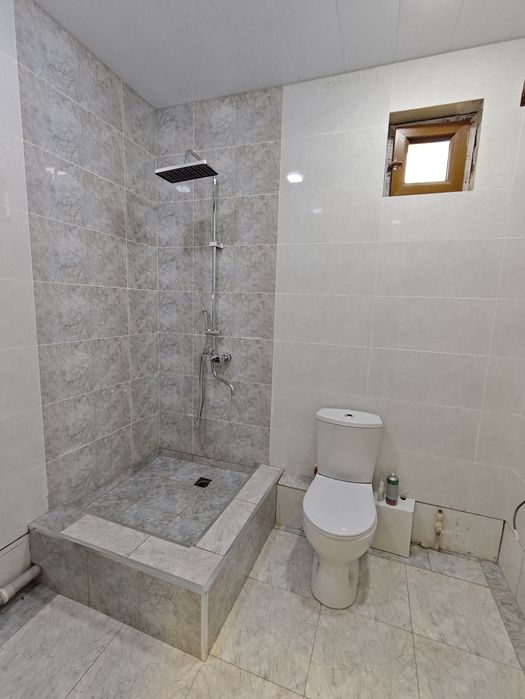 Уч кахрамон постидан 5 км шурода. Коттедж 5 хона 2 этаж