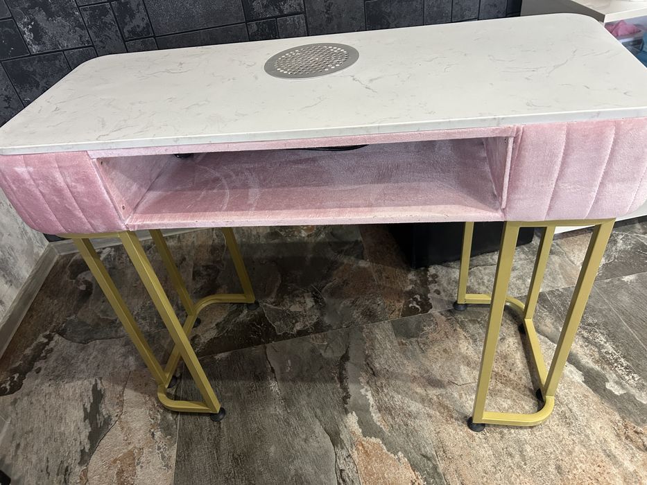 Masa pt manichiura cu aspirator inclus
