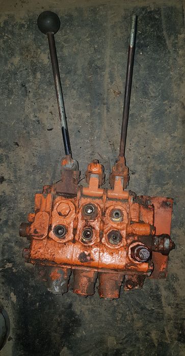 Distribuitoare hidraulice cu 1,2,3,4,5 comenzi, dublu sens