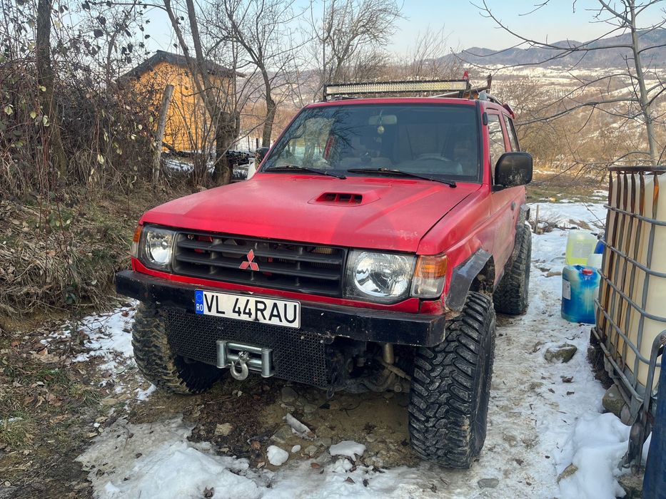 Mitsubishi Pajero Mk2 pregatit pentru offroad scurt autoutilitata