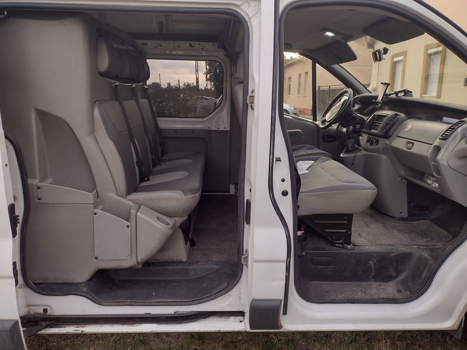 Vând Renault Trafic  clima 6 locuri