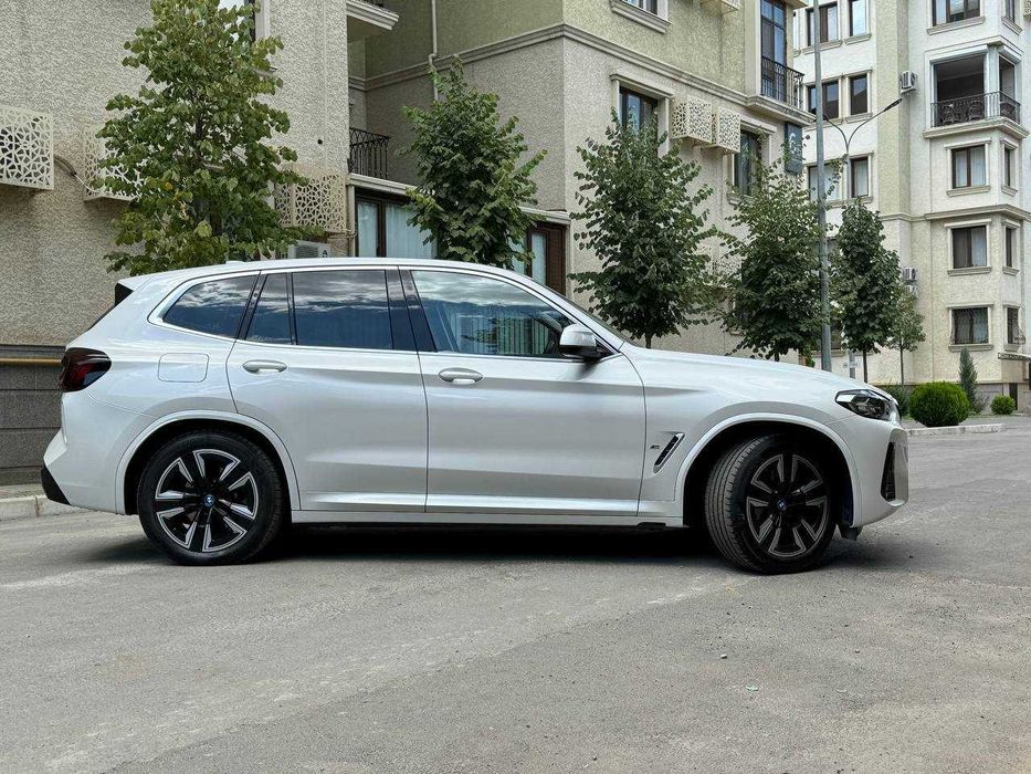 BMW iX3, 2023 год